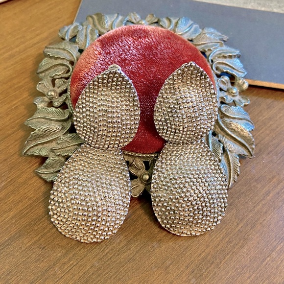 Lg Vintage Silver Tone Raindrop Textured Statement Clip on Earrings - Picture 3 of 15